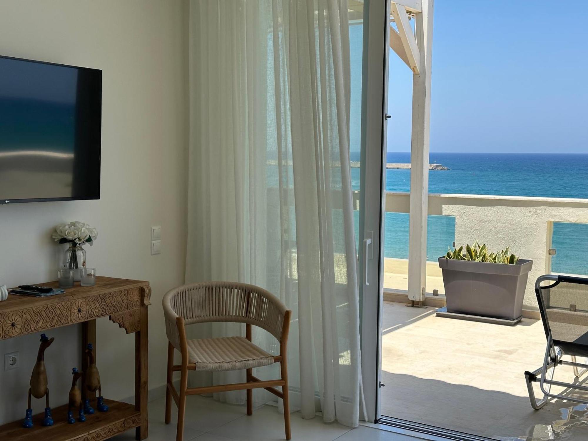 Nathalie'S Beachfront Apartment Rethymno  ภายนอก รูปภาพ